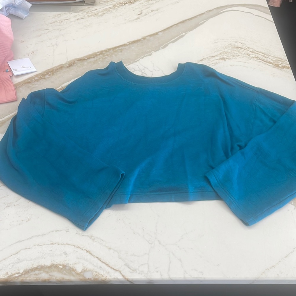 Cropped long sleep top